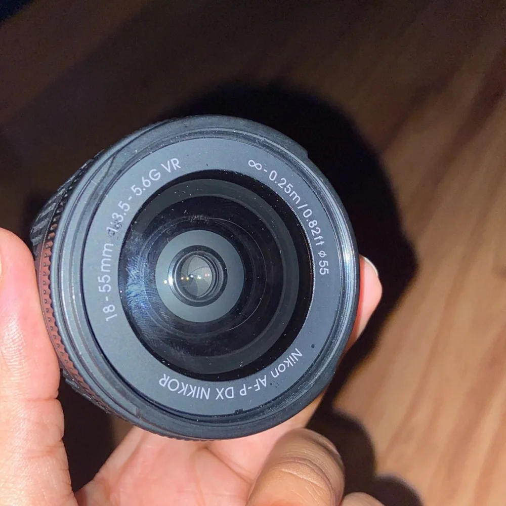 Nikon 18-55mm f/3.5-5.6G AF-S DX VR Nikkor Zoom Lens